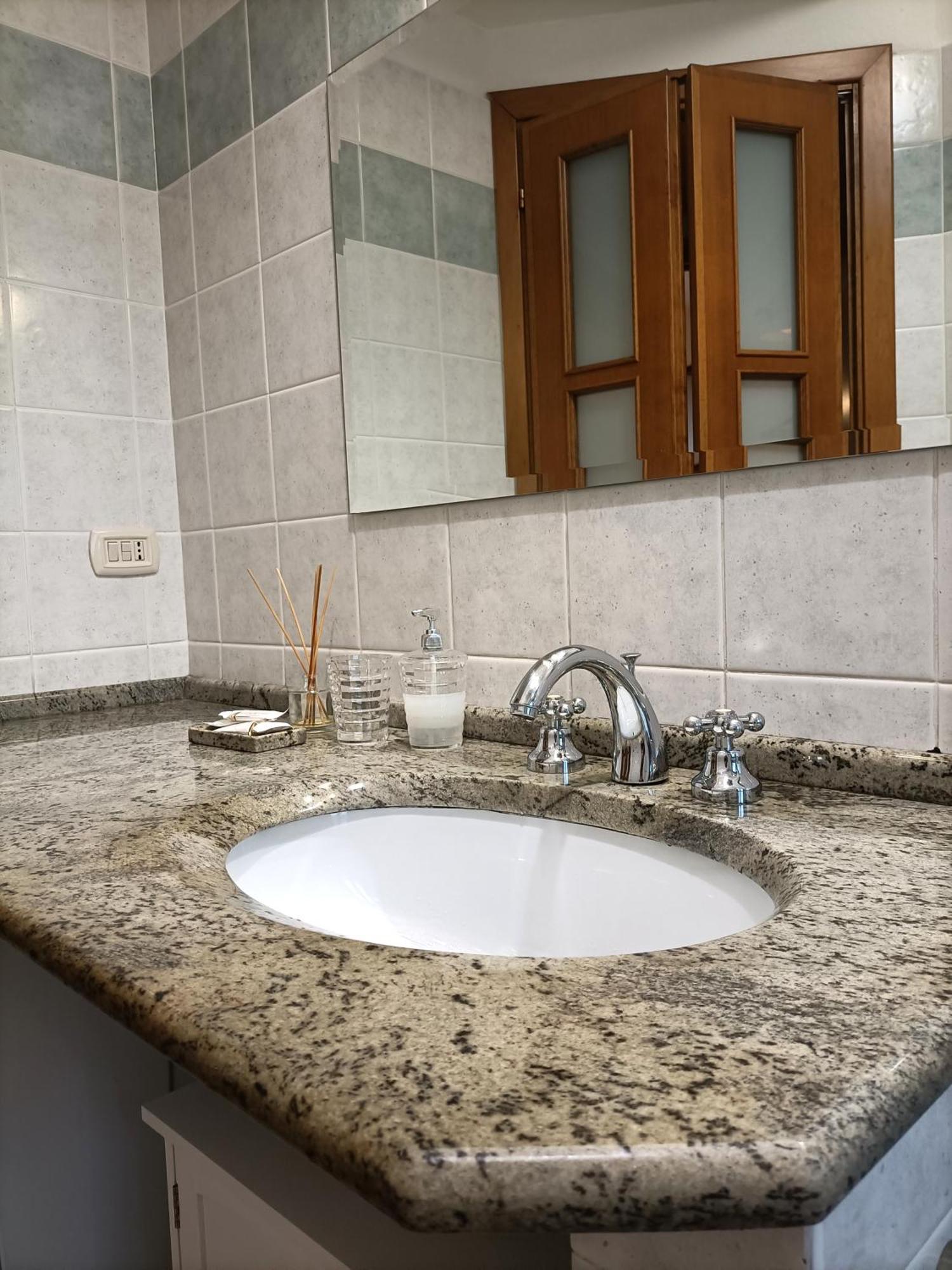 Bright Port View Apartment- Free Parking Cagliari Ngoại thất bức ảnh