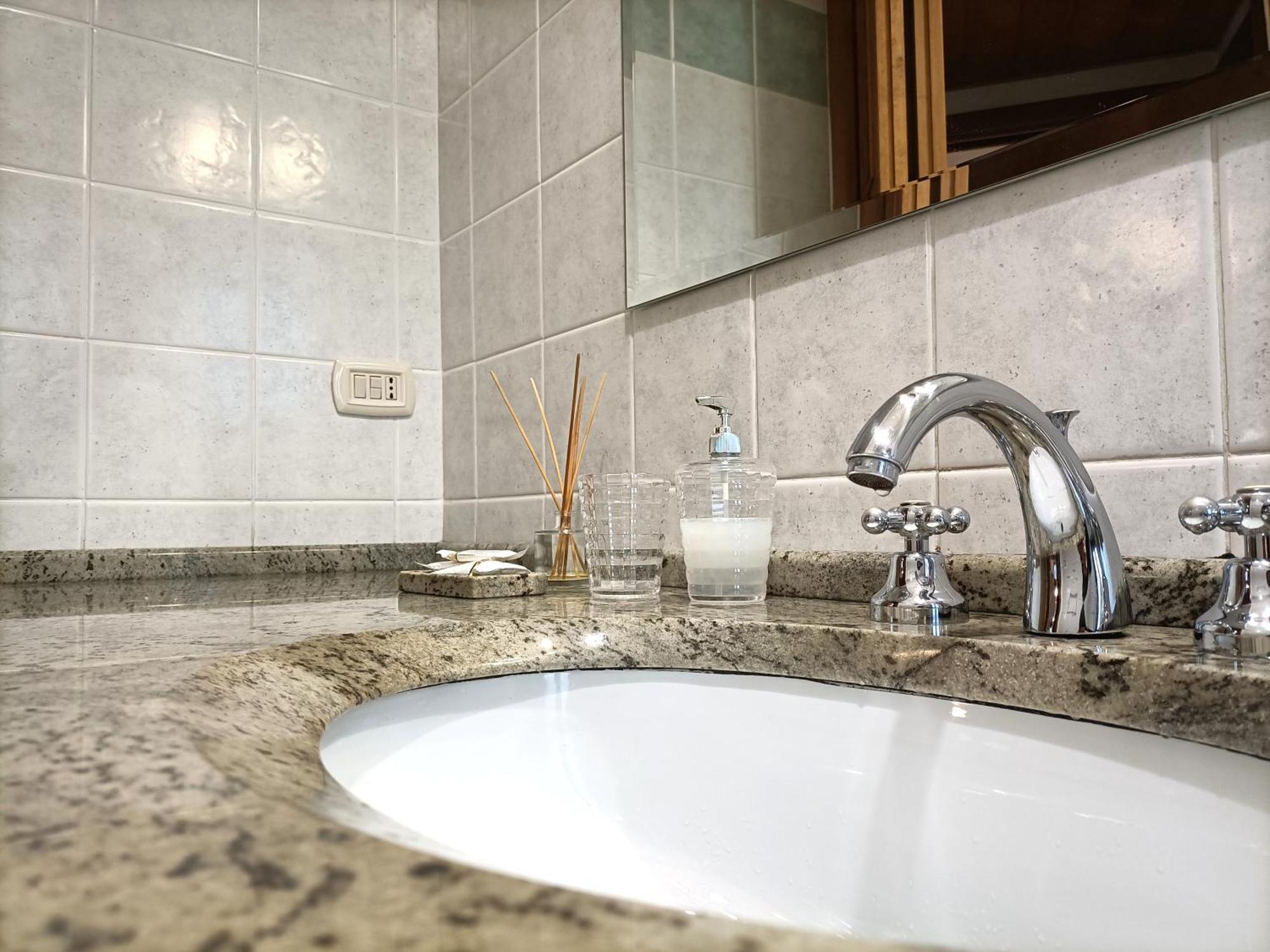 Bright Port View Apartment- Free Parking Cagliari Ngoại thất bức ảnh