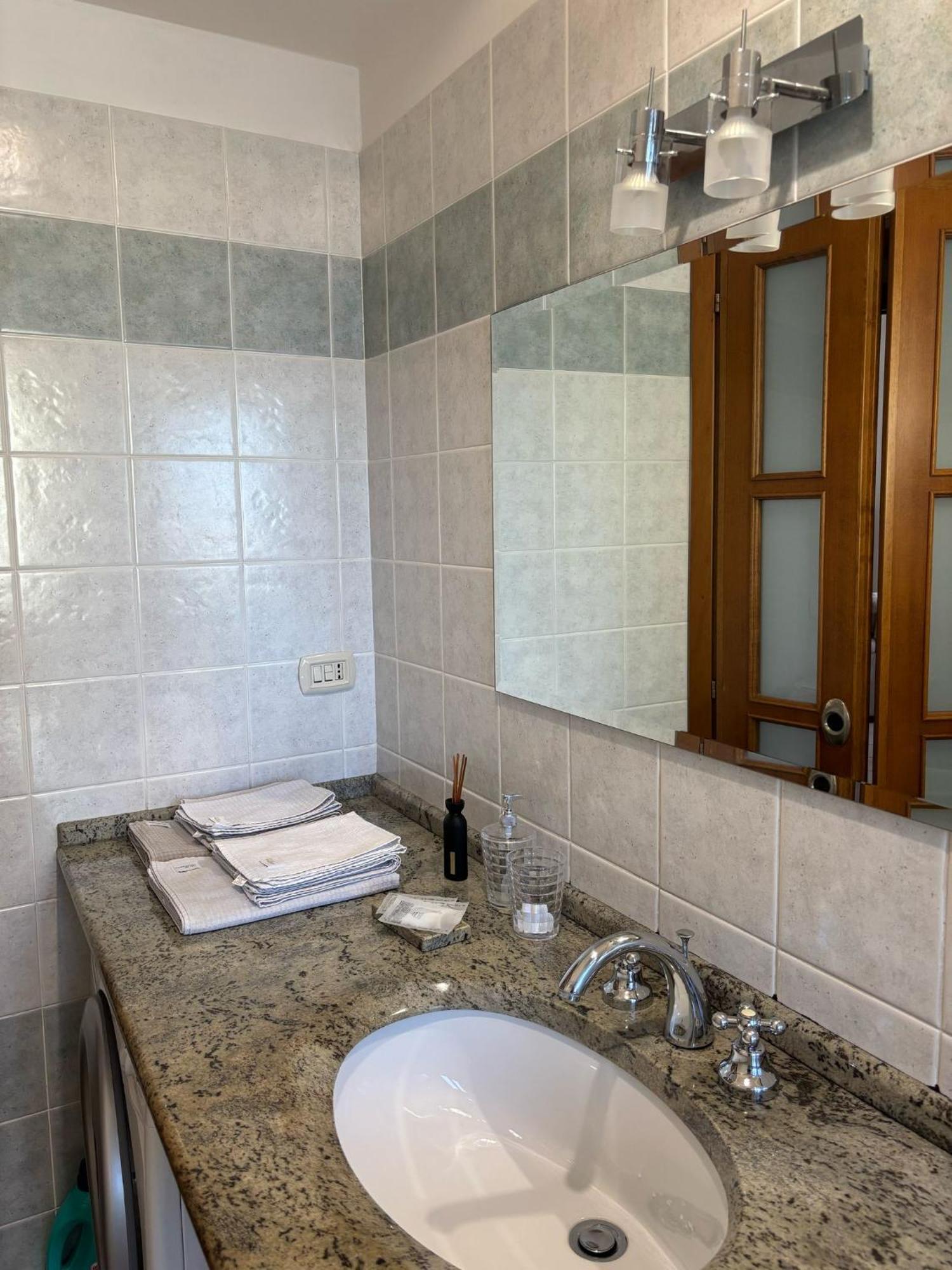 Bright Port View Apartment- Free Parking Cagliari Ngoại thất bức ảnh